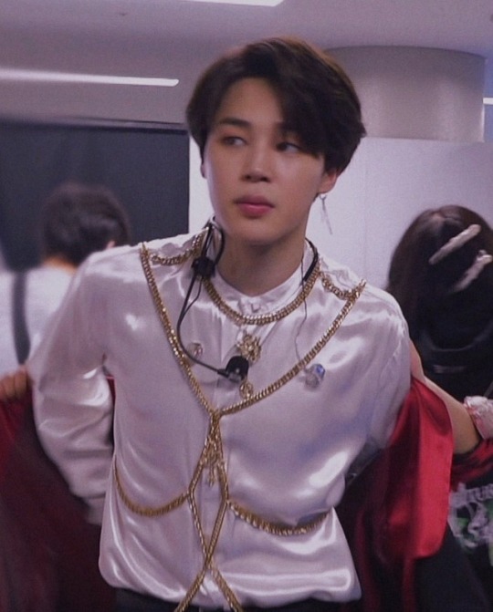 Park Jimin is the "prince charmant" in every princess story .. ♡-A thread