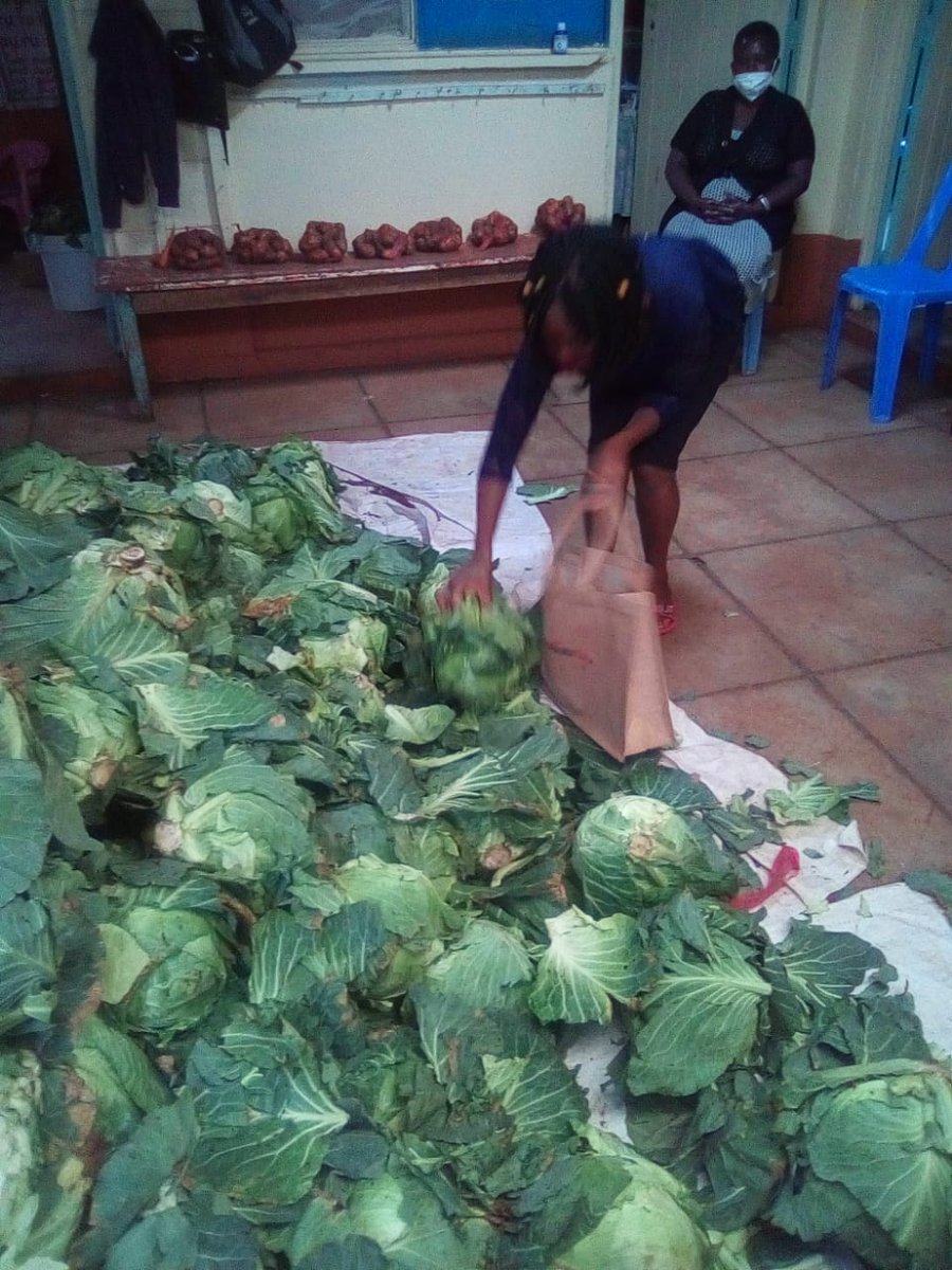 SUSOyouth's tweet photo. #ChangeMakerInAction #ChangeMakerRonaReliefInitiative #ChangeMakersAgainstCorona #KomeshaCorona #Kibra #Dagoretti #Kenya #COVID19 #CoronaVirus #Ubuntu #TheGenerationOfLight #SUSO #WLT #SUSONIANS #ChangeMakers #SustainableDevelopmentGoals #SDGs #Food #FoodRelief https://t.co/zETEWQfveL