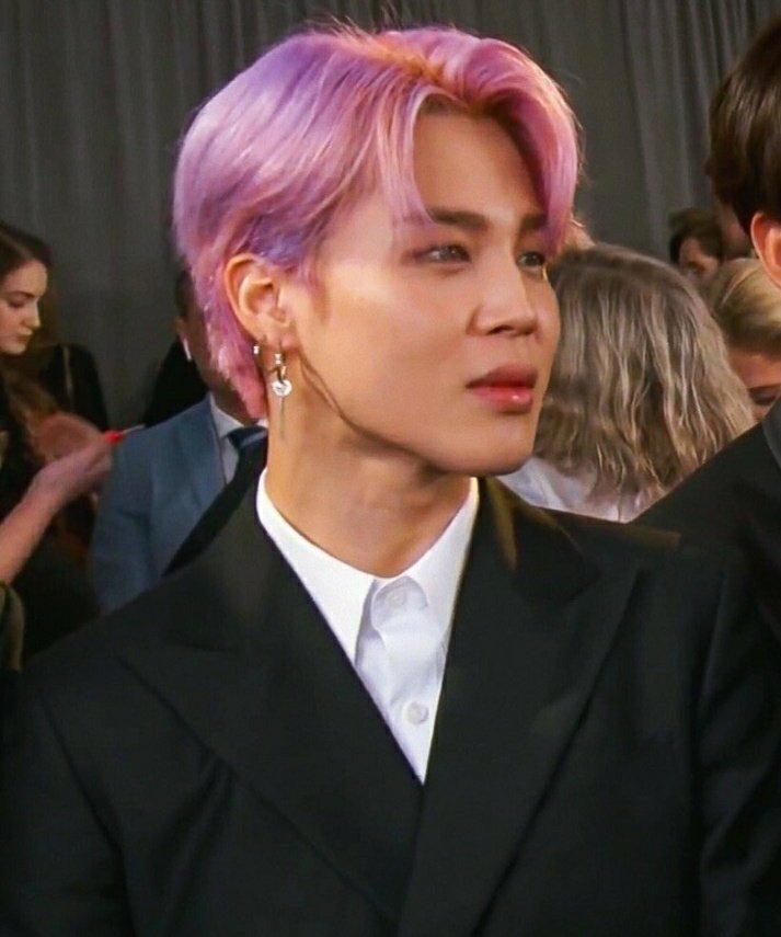 Park Jimin is the "prince charmant" in every princess story .. ♡-A thread