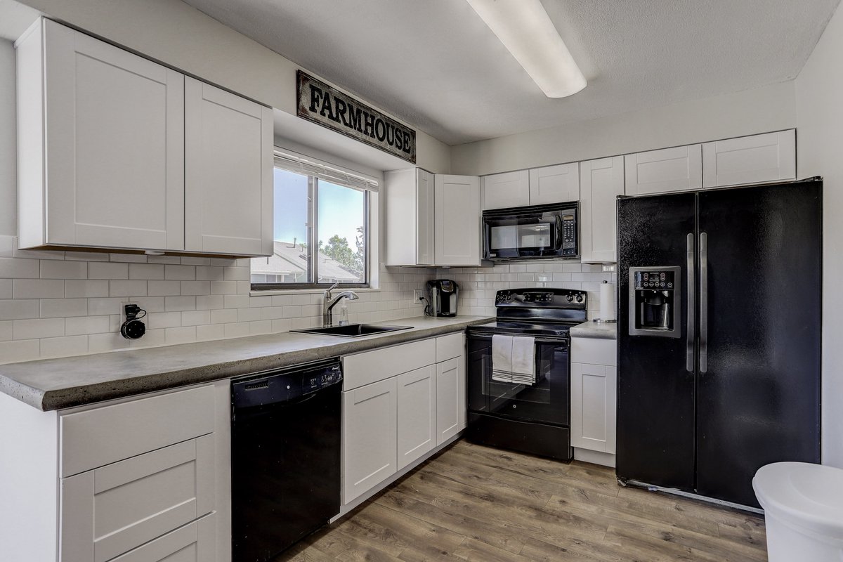 CBDevonshire's tweet photo. 8779 W Cornell Avenue #8, Lakewood— Nicely updated and features 2 bedrooms and 3 bathrooms. Amazing location with walking and biking trails of the Bear Creek Greenbelt. Listed by Jennifer Leavitt https://t.co/eDp9qXkyUU