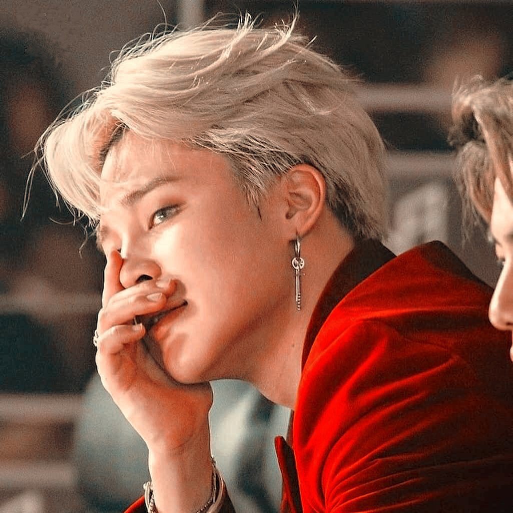 Park Jimin is the "prince charmant" in every princess story .. ♡-A thread