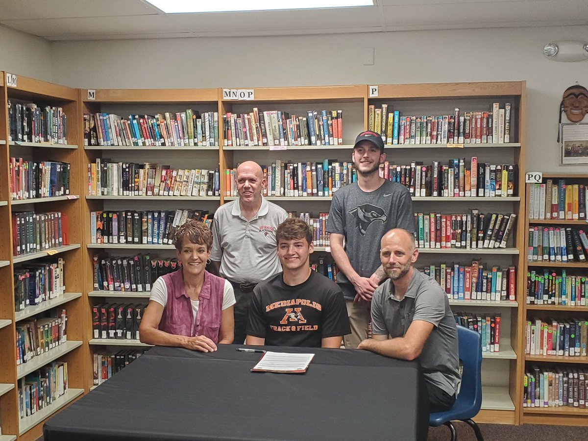 BrianBorrison's tweet photo. Congrats @owentimmerman for signing to run XC and track at SCC.  You will do awesome! Proud of you! @mike_wolter @Timmys3_1_6 @shufflen85 https://t.co/Gn9Pn1MaWI