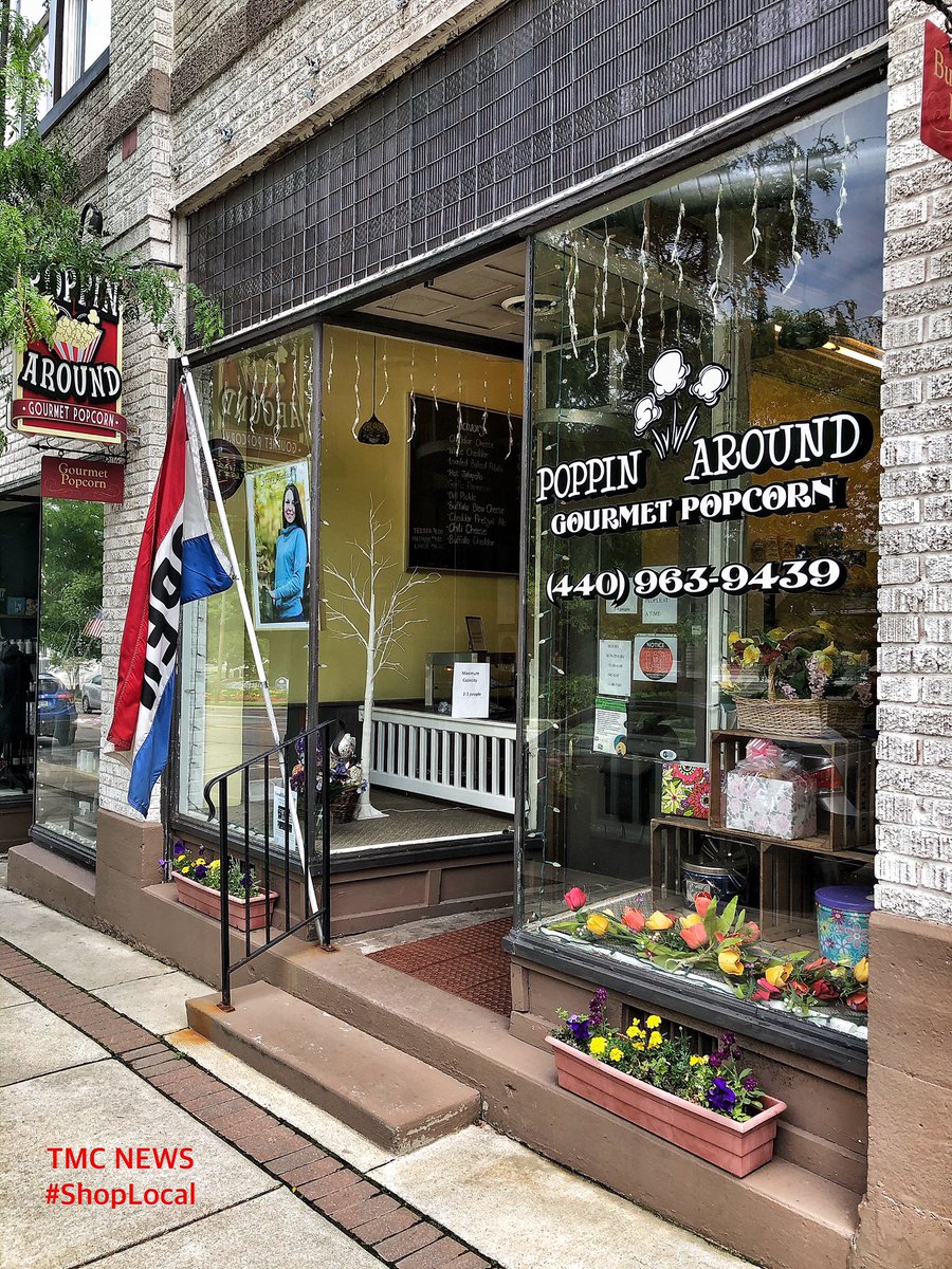 TMCNEWS's tweet photo. From our #ShopLocal #EatLocal files: On Monday, I stopped & chatted with the owner of “Poppin Around Gourmet Popcorn” in Vermillon. I ended up leaving with a bag of cheddar cheese, a bag of Carmel/Peanut and some cinnamon pecans.
All of which were fresh & very tasty.
#PopLocal https://t.co/y8siObe4fv