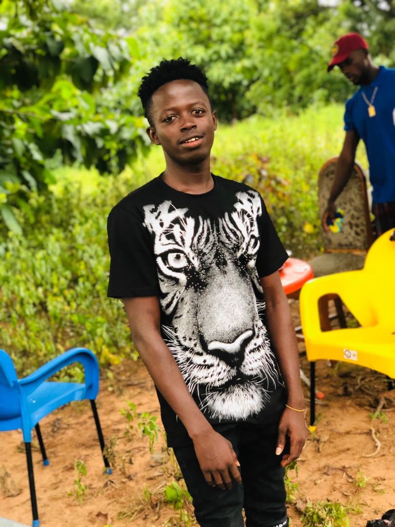 OlaadisG's tweet photo. Is free to smile iz O to the L to the A!!! https://t.co/BskVydR5dr