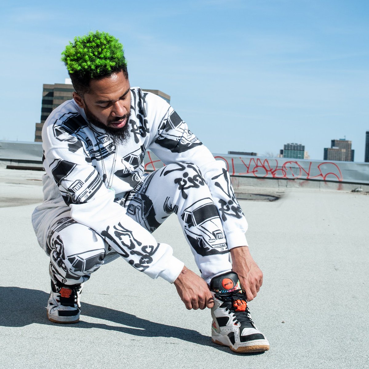 Le bruh bruh <a href="/tonboykarma/">Bob M'ale</a>, frère d'une autre mère, veut meet up en quarantaine. Keep up the good pace homie, you got 365 clicks to go... 
#JoyRideFam4Ever