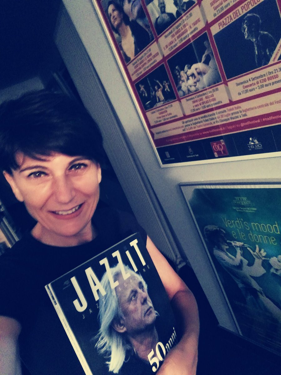 CinziaTedesco16's tweet photo. Finalmente è arrivato a casa 🎶🎙️ #abbonamentosolidale @Jazzit_mag #FalloAncheTu @MIDJ_Jazz @VanniLuciano https://t.co/71V59JwHb3