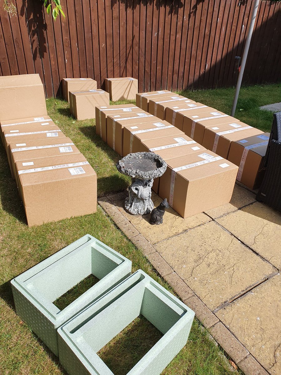 covehoneybees's tweet photo. First Payne's delivery has arrived, just a few this time..... painting it is as the bees need the extra boxes now.
Super fast delivery only ordered them on Monday π
#honeybees #polynucs #expanding @PaynesBeefarm https://t.co/o5aydHoeAf
