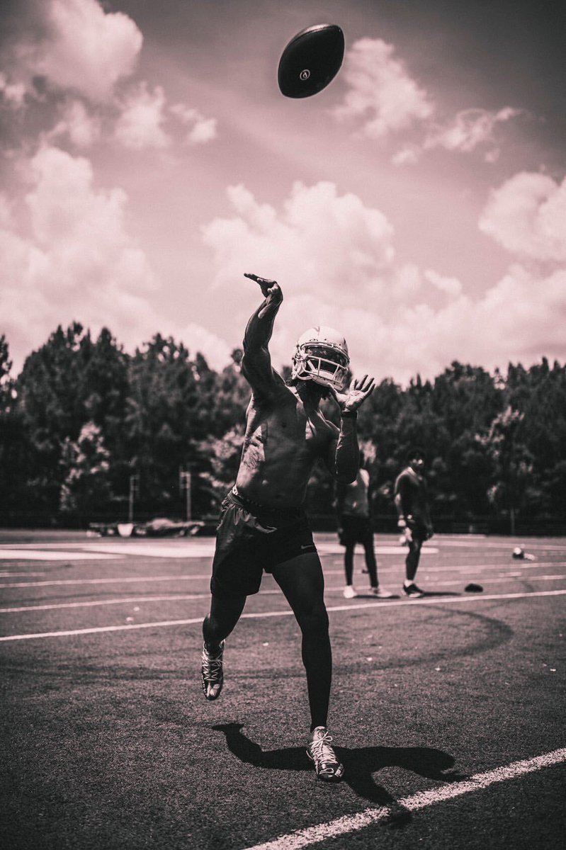 brgridiron's tweet photo. Tyrod Taylor getting in some reps ⚡️ 

(via _brycefrance/IG) https://t.co/i2KrWBCOXk