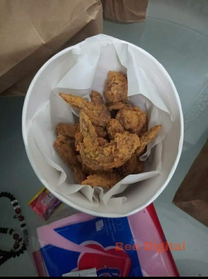KatyDiop4's tweet photo. Demba KA Président Directeur Général de EDK vient de lancer DJOLOF CHIKEN. Les amoureux du poulet vont se rassasier alors. Le génie  senegalais vient de réaliser des CHIKEN  plus croustillant que celui du KFC.

Allez vite à EDK MBAO. Ce samedi sera ouvert celui de EDK PIKINE. https://t.co/tAFT98DZp0