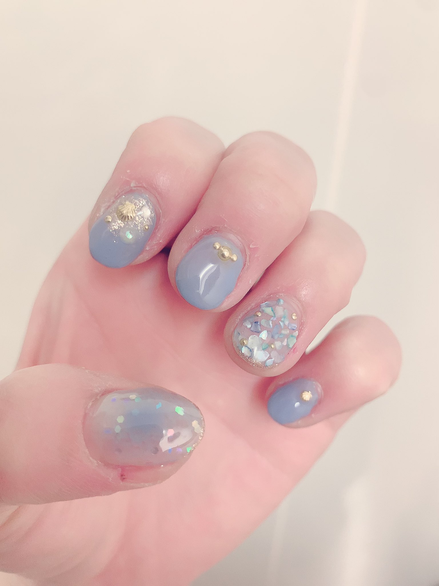 Shoko Cosme 先日ハードジェルが届いたので 昨日は初めて長さ出しもして日中 朝7時からw ネイルしてました アルコール消毒のおかげで爪はすぐ折れるし ハードジェルなら結構持つのかなあ それにしても デザインなんか気に入らない ジェルネイル