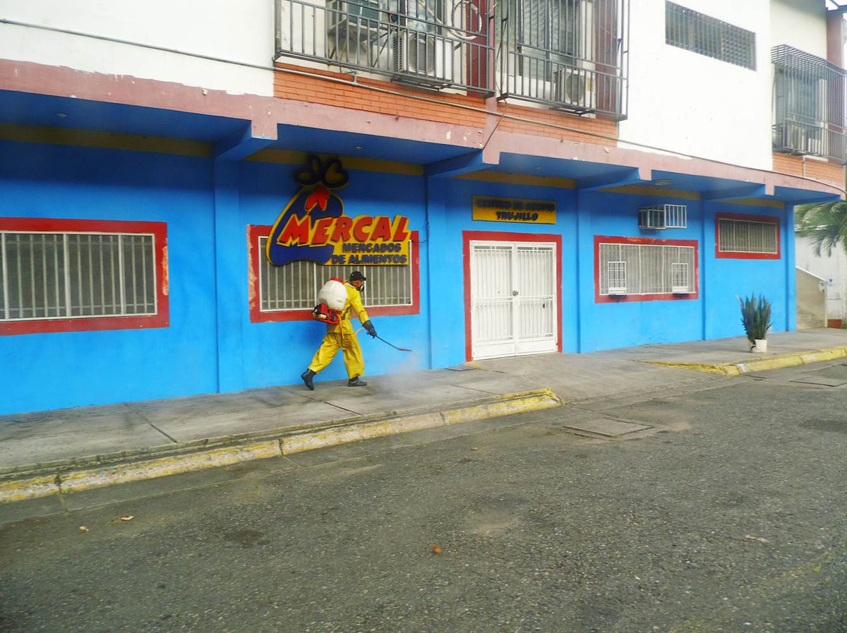 trujillopcad's tweet photo. #23Jun Continuamos trabajando en la desinfección de áreas vulnerables en instituciones prioritarias como Hosp Dr. Jose Gregorio Hernandez, Instituto Nacional de Nutrición y el Programa de Asistencia Nacional Integral del Estado Trujillo. https://t.co/mFbUSt56zJ