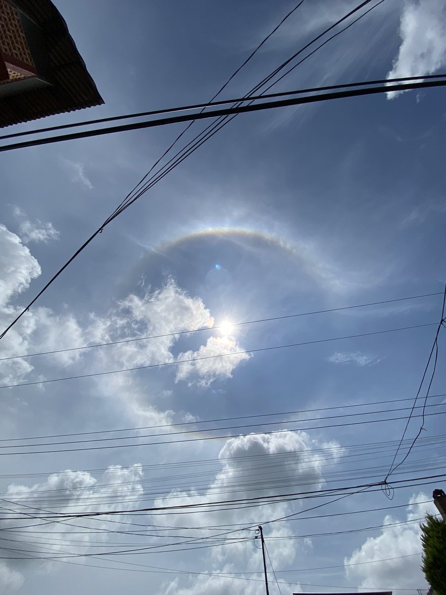 Alerta_mty_nl's tweet photo. Sorprende #HaloSolar en diferentes partes de #México. 

¿Qué son y por qué aparecen? https://t.co/QTz17wKOM3