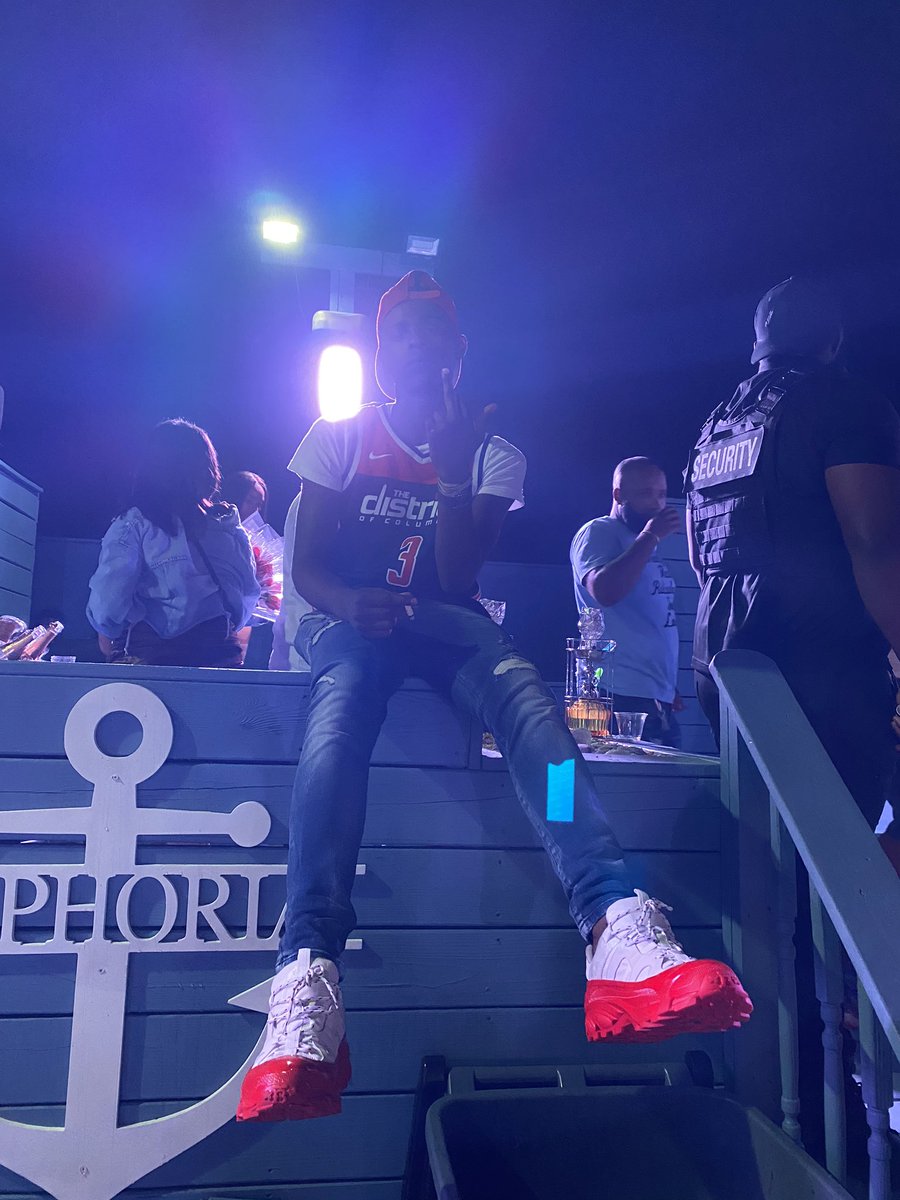 bgrlortay's tweet image. N*ggas don’t be on sh!t no more so I don’t do favors! Burberry Louis V Amiri I got on a few flavors ✨ #BGR ! #Dragging4Dnic ❤️ #FreedaGang 🔓