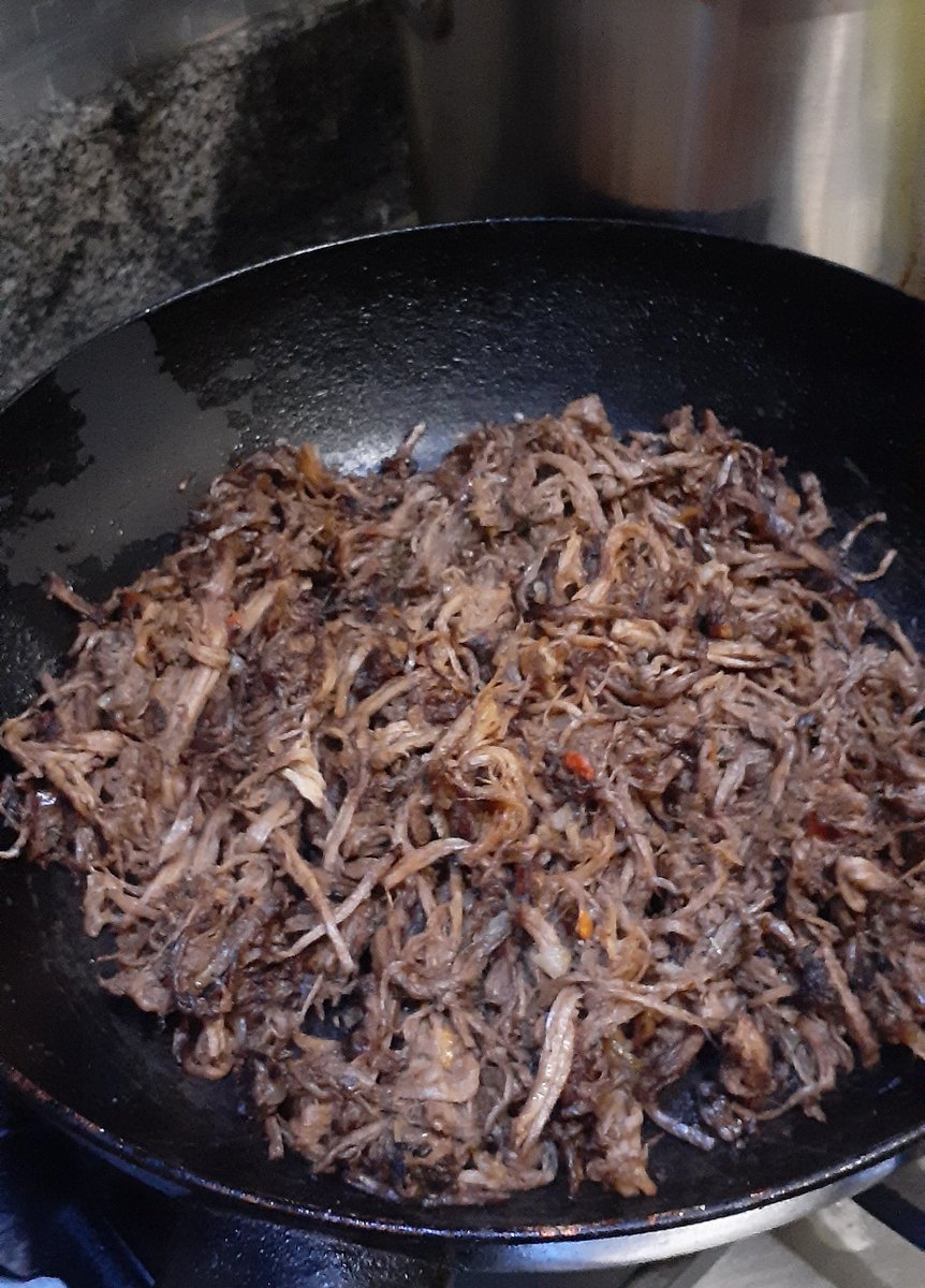 Gabbylugoz's tweet photo. ¿Carne desmechada frita?
Carne desmechada frita 🤤
#comidaconsabor
#pisillo https://t.co/FHs0rWHESC