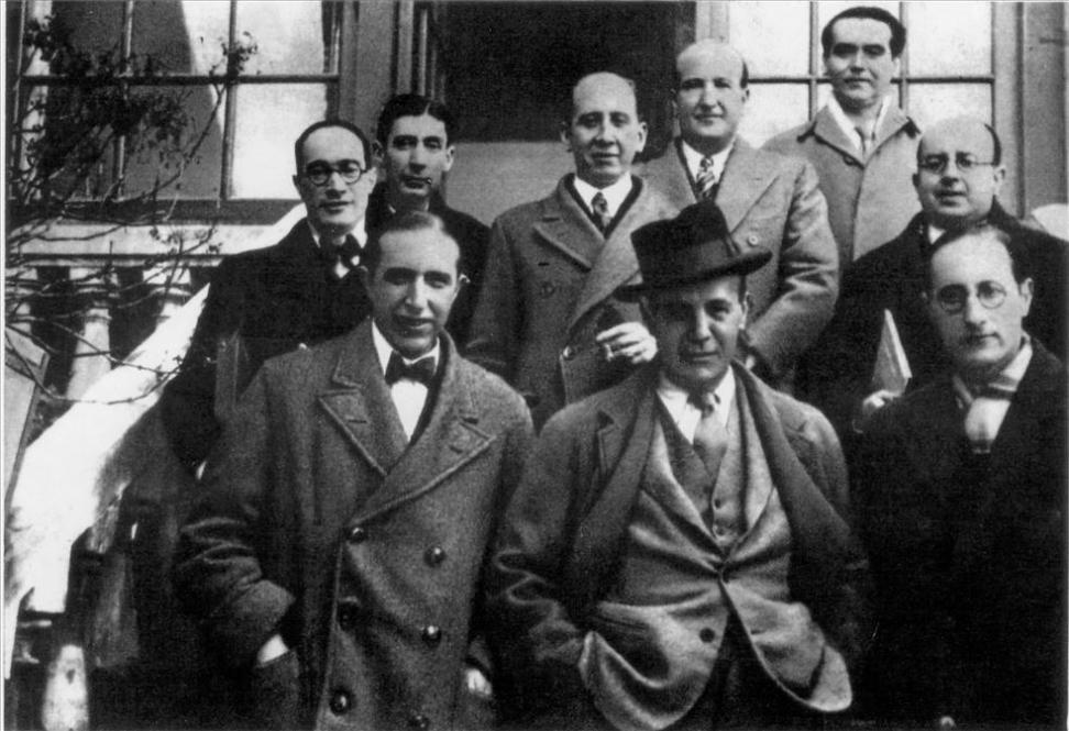 literlandweb1's tweet photo. "Amigos. Nadie más. El resto es selva", escribió Jorge Guillén.

En primer término: Pedro Salinas, Ignacio Sánchez Mejías y Jorge Guillén. 
Detrás: Antonio Marichalar, José Bergamín, Vicente Alexiandre, Federico García Lorca y Dámaso Alonso. https://t.co/wMunuVdQn0