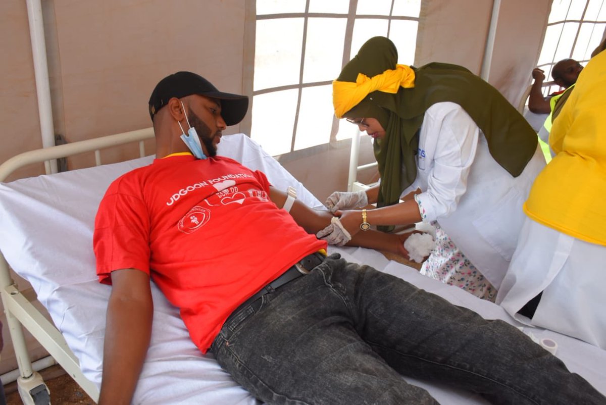 UdgoonSiyad's tweet photo. proud.

Ladies and gentlemen in partnership with local stakeholders we had a blood drive today at Garissa primary with the target of raising 50 pints. We began the exercise with a short walk from hass fuel station going through the down town to Garissa primary. https://t.co/2OqNLhMf6A