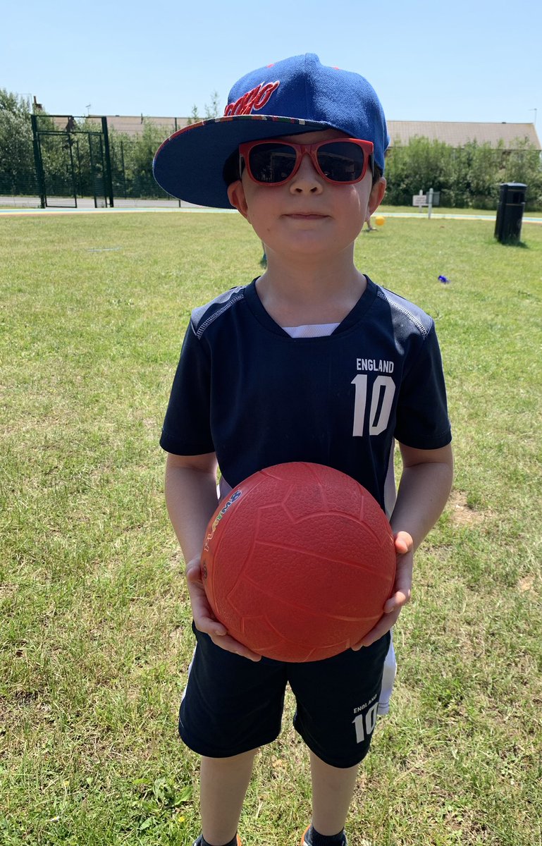 MrsUnderwood8's tweet photo. We certainly enjoyed the wonderful sunshine today! Thank you for all the hats and suncream, same again tomorrow please. 😁☀️ @MrsONeillKBA @DinoDiSalvo @KbaPrimary #year1 
#ks1 #getoutside #teaching https://t.co/pYNgLq0dWq