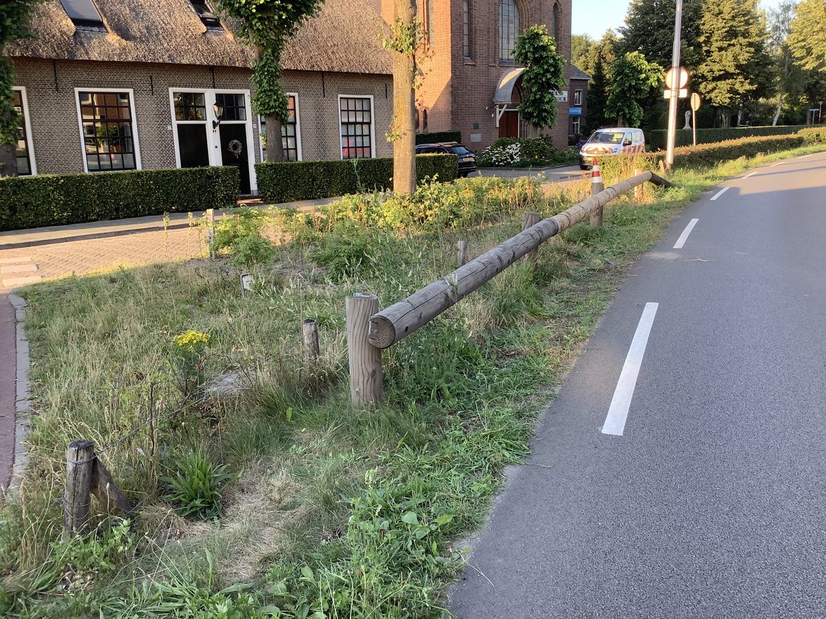 michel_dirven's tweet photo. Alsof er niets gebeurd is, behalve nieuwere geleiderail. We zijn weg op de #N282. https://t.co/hfYuOXHE5o