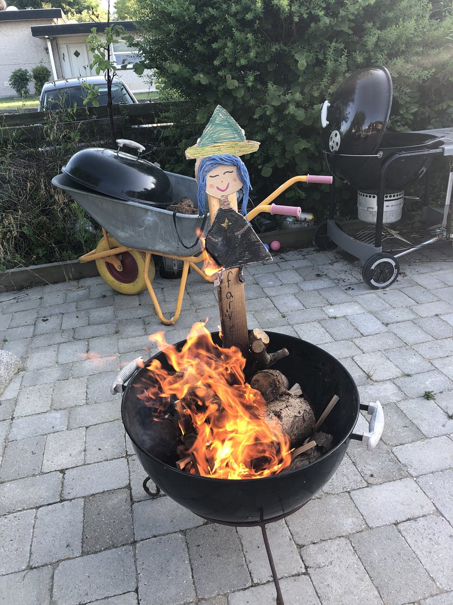 consolecraft306's tweet photo. I named her Mixer....... so I could literally Burn WitchMixer.
-
-
-
#mixershutdown #twitch #mixer #sthans #share https://t.co/zrM9wMUFaP