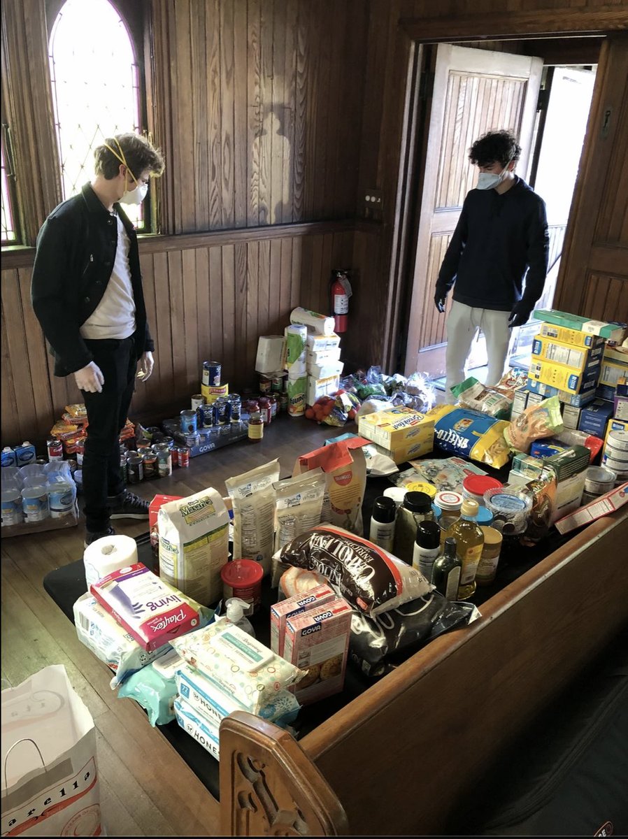 Maddie Juarez '22 is the coordinator of Doorstep Donations: a student-led organization where volunteers pick up deliveries (contactless) to be donated to the Houston Food Bank. Head on over to our IG story for more information! #OneKinkaid #StudentService