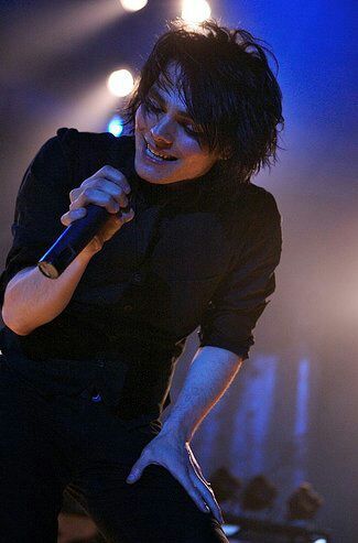 a thread of gerard's black waistcoat from 2007 aka my favorite look