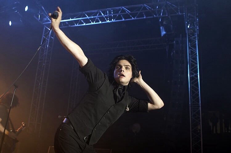 a thread of gerard's black waistcoat from 2007 aka my favorite look