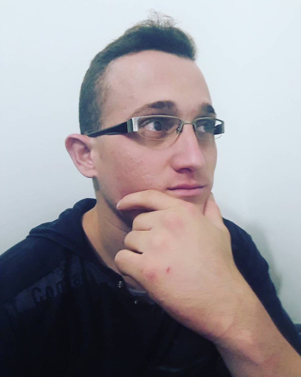 Rogerio_92's tweet photo. Gente deixem perguntas Criativas e engraçadas para próximo #rogeriovalentecn , as melhores vai ta no vídeo ❤🎥 https://t.co/mMvxN8Xl7E