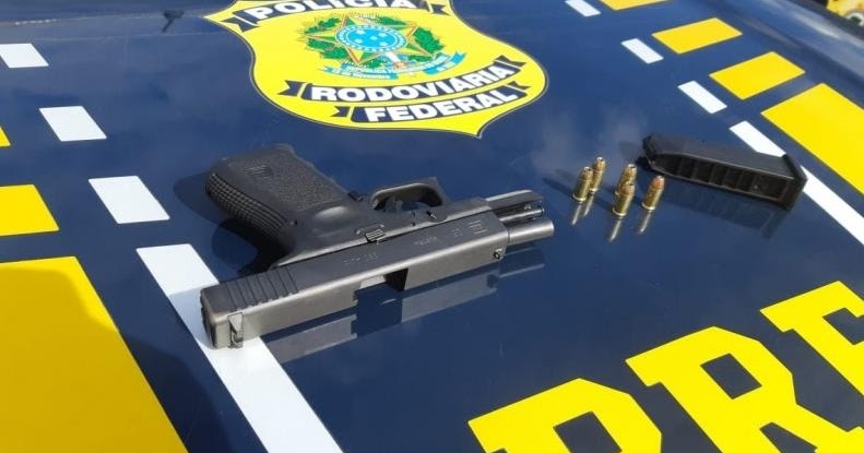 ipu_noticias's tweet photo. Homem é detido em flagrante com pistola austríaca dentro do carro na BR 222, em Tianguá https://t.co/bwi6S3n61w #IBIAPABA #REGIONAL https://t.co/d7beED5u1w