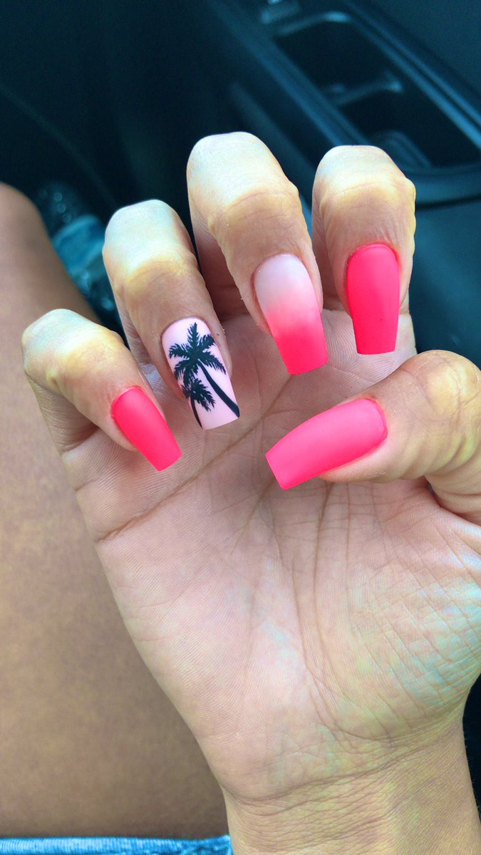 LdsEduarda's tweet photo. Amando minhas unhas https://t.co/yskPkpCPkx