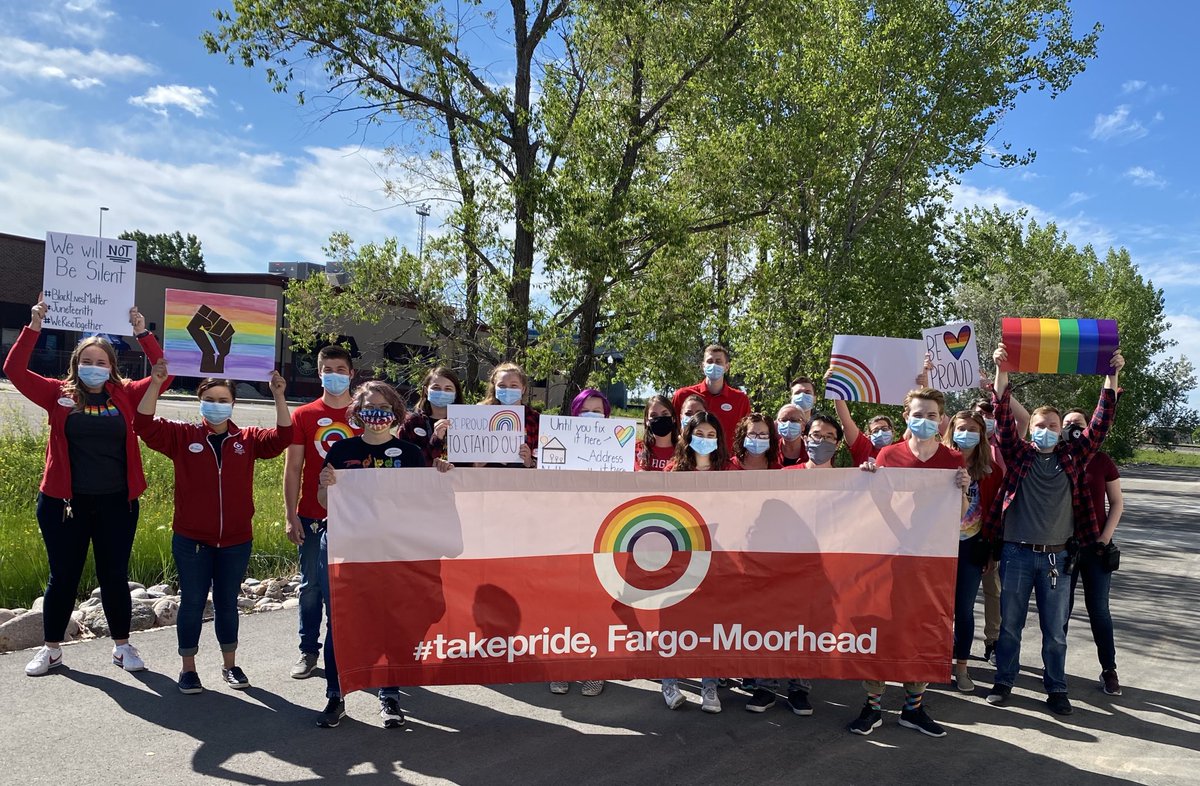 Celebrating #PRIDE🌈 today and everyday <a href="/T658/">thunglungtinhyeu_658</a> #takepride #loveislove #thisteamrocks ⁦<a href="/658Bullseye/">Jenny From The 658</a>⁩ ⁦@adam_r_schutt⁩ ⁦@jodijordheim⁩