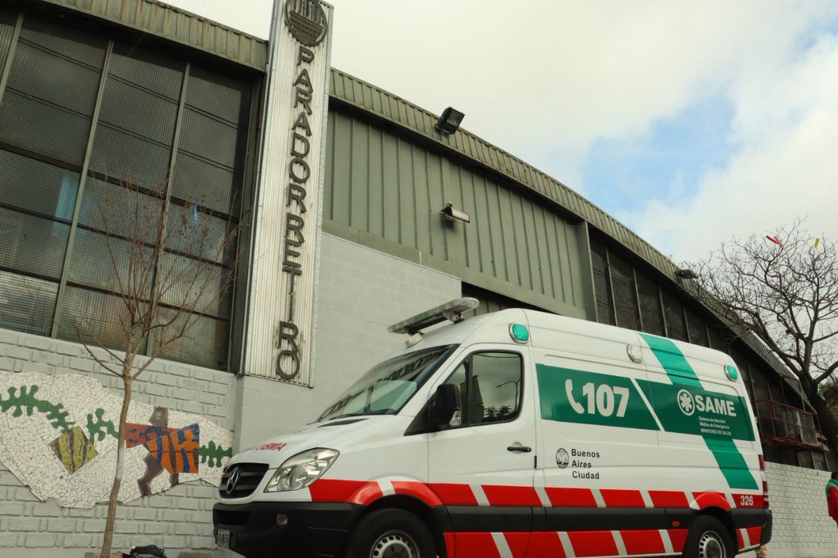 FernanQuirosBA's tweet photo. Desde hoy funciona la base operativa del SAME en el Barrio 31, con una guardia de ambulancias las 24 horas que refuerza al sistema de salud y emergencias de Retiro y el Centro. Con @MariaMigliore y Alberto Crescenti estuvimos acompañando al equipo en este primer día. https://t.co/LnrkarNR60