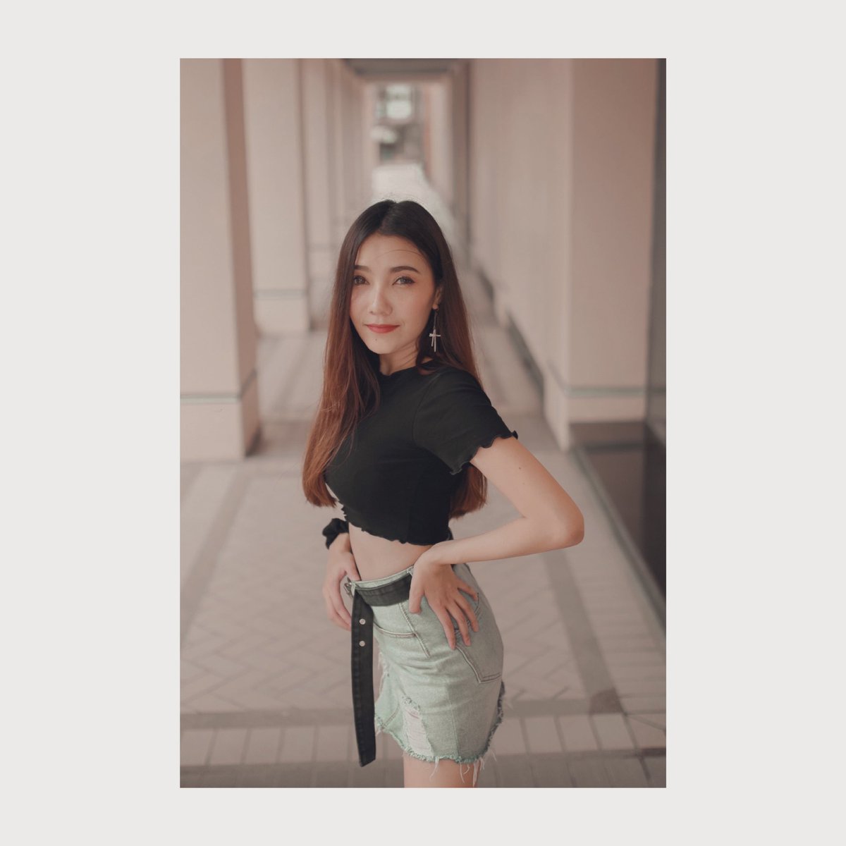 NaughtyKwan's tweet photo. สถานที่ถ่ายรูปสุดฮิตในกรุงเทพ @ starbucks sukhumvit 24 
คนเยอะมากจ้า บอกเลย 😂 #ร��วิวกรุงเทพ #สายฮิป #คาเฟ่กรุงเทพ https://t.co/u4l2YtCIdt