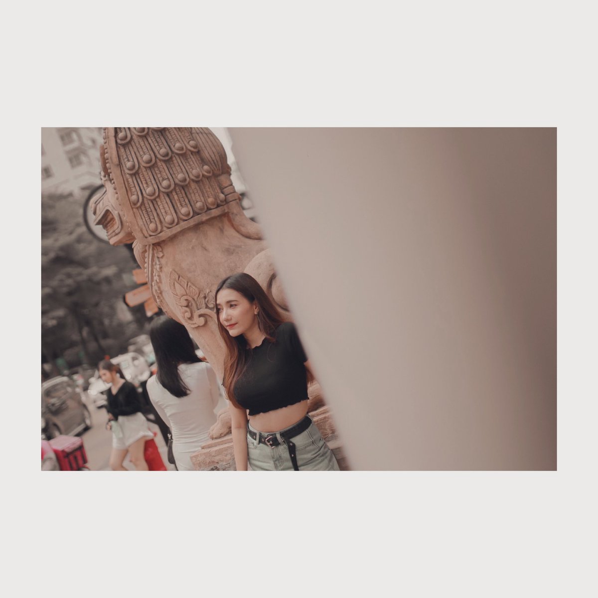 NaughtyKwan's tweet photo. สถานที่ถ่ายรูปสุดฮิตในกรุงเทพ @ starbucks sukhumvit 24 
คนเยอะมากจ้า บอกเลย 😂 #ร��วิวกรุงเทพ #สายฮิป #คาเฟ่กรุงเทพ https://t.co/u4l2YtCIdt