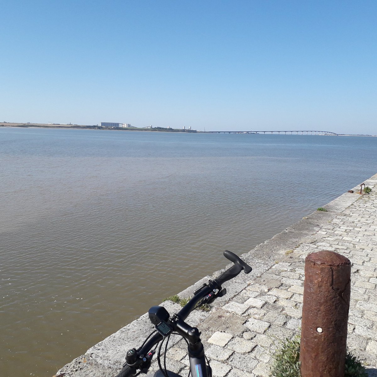 Alexlatour17's tweet photo. #monvéloprendlapauseen17 #charentemaritime #marsilly #cbeaulevélo https://t.co/yX2cKO2x2J