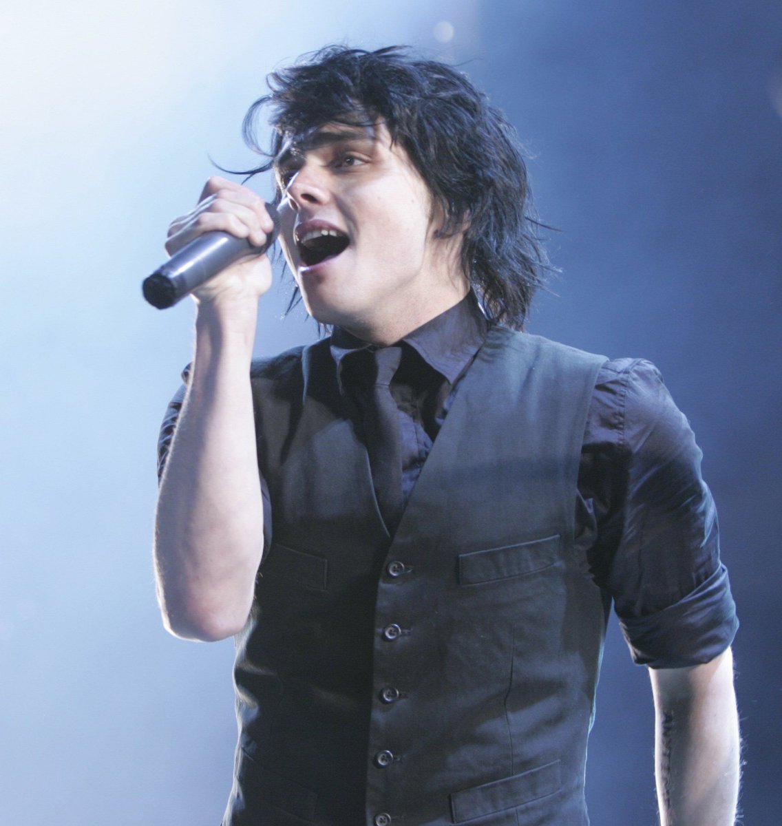a thread of gerard's black waistcoat from 2007 aka my favorite look