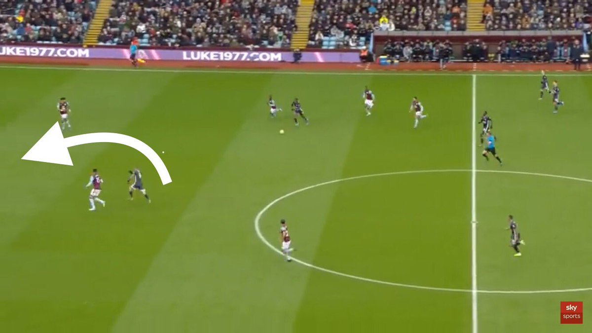 First lets look at run type and movement when in the box. Vardy looks to time runs in behind and use his pace to get in on goal which he tends to do all over the pitch not just one area.Whilst in the box Vardy will look to feint to trick the defender or burst into the 6 yard box.