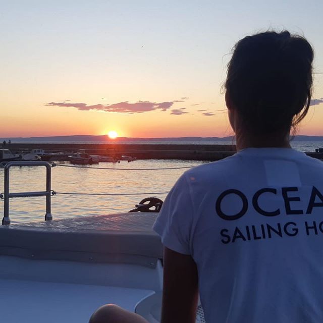 Moments like these 🌅 #frontrow #sunreef50solitaire #followthesun #sunset #goldenhour #beautifulgirl #yachtlife #crewneverstops #amazingnature #croatiafullofmagic #adriaticsea #mediterranean #mediterraneanlife #staywithocean #oceansailinghouse