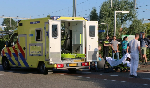Fietser gewond na aanrijding op de Stationsweg [HARDINXVELD-GIESSENDAM] Een fietser is gewond geraakt toen hij op de Stationsstraat in Hardinxveld-Giessendam werd aangereden door een automobilist. Het ongeval gebeurde dinsdagochtend 23 juni 2020 even n.....