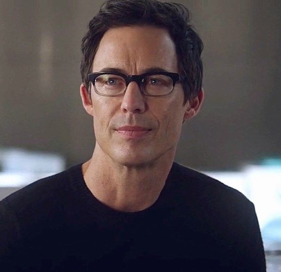 FaceAppFuckery's tweet photo. If #HarrisonWells on the #Flash was to be played by #LenaHeadey..

#TomCavanagh https://t.co/PEIZWt7clG