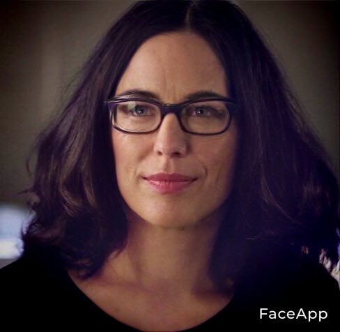FaceAppFuckery's tweet photo. If #HarrisonWells on the #Flash was to be played by #LenaHeadey..

#TomCavanagh https://t.co/PEIZWt7clG