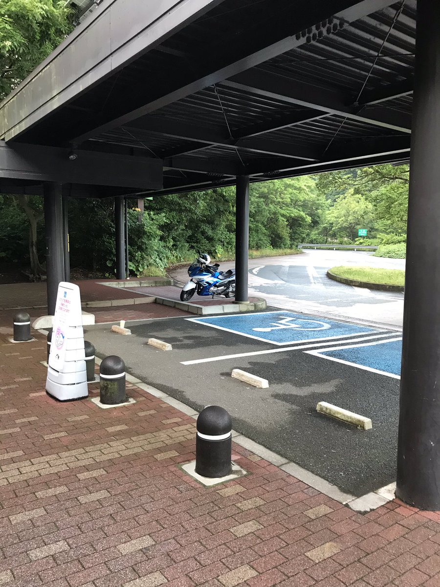 age_bello's tweet photo. 自分とバイクの写真が撮りたい。いつもバイクだけの写真になるんだよね。
走っているとなんでか一緒に撮るのを忘れてしまう。 https://t.co/LE368WezhG