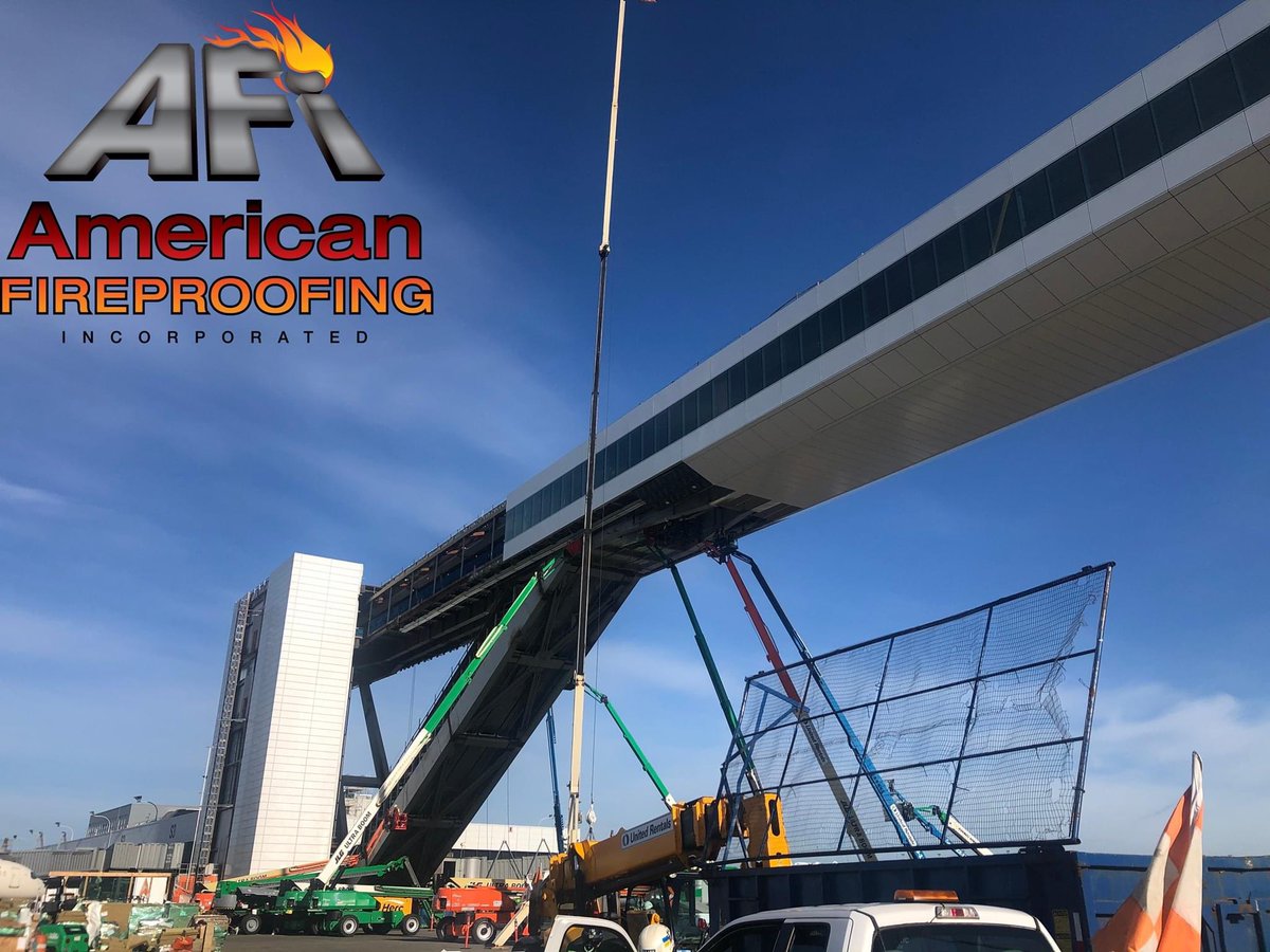 AFireproofing's tweet image. 🔥#TransformationTuesday Progress shots of our guys working on the @flySEA pedestrian bridge this past week. #fireproof #fireproofing #sprayappliedfireproofing #seatac #airport #fireproofingcontractor #dailyconstruction #constructionlife #isolatek #carboline @carboline @Isolatek