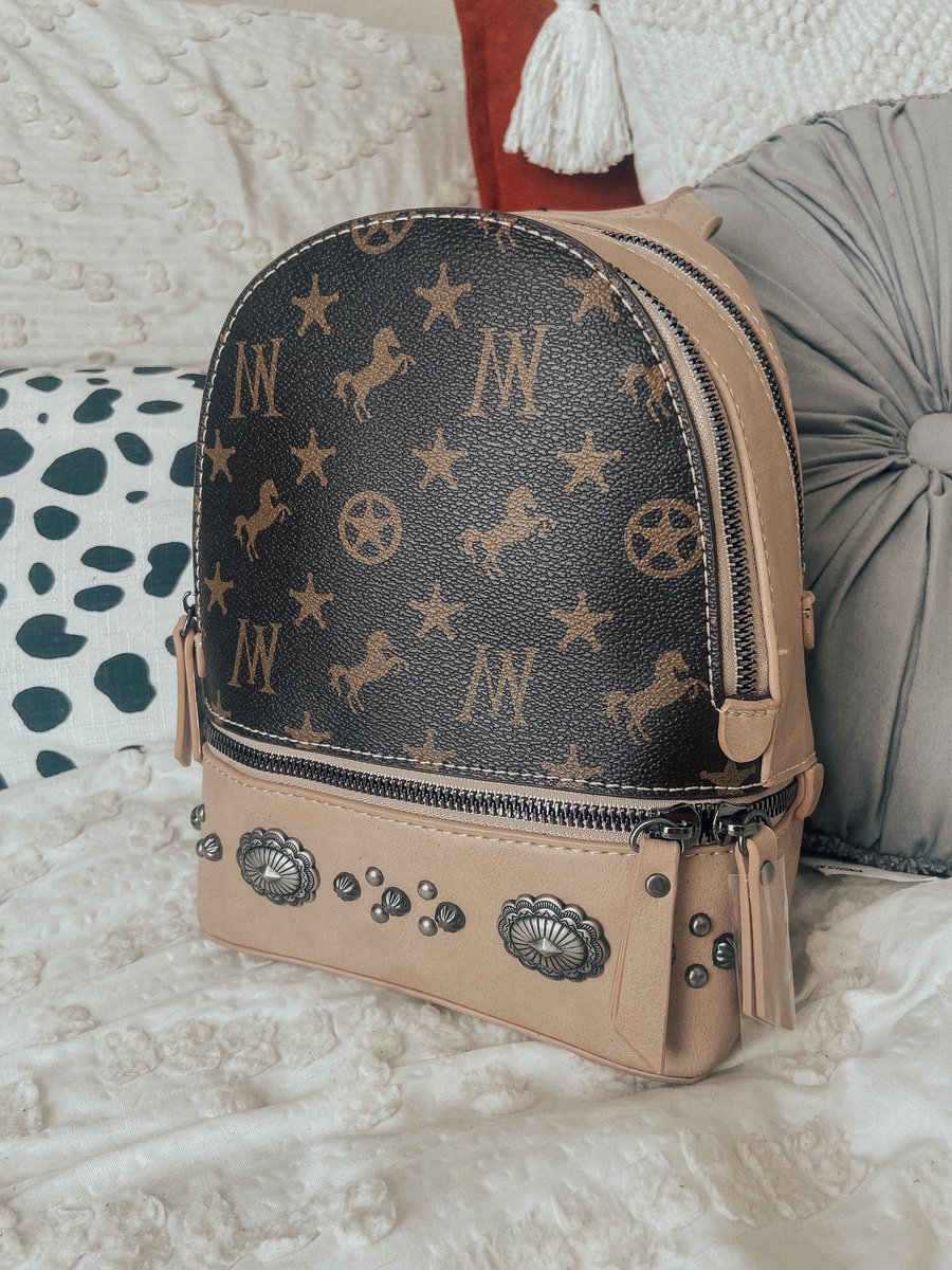 Only one left ladies🤩 Go shop yhis beautiful backpack now! shopcroftco.com