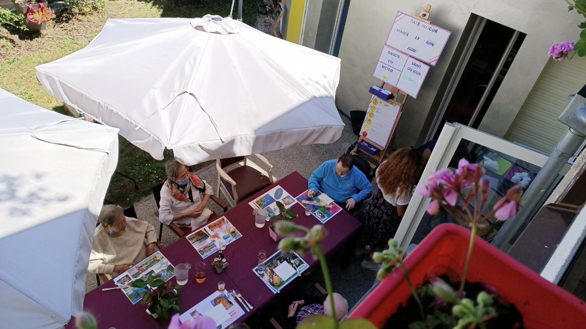 ☀️L'été s'installe avec douceur bienfaisante tant attendue dans nos EHPAD.
Déjeuner partagé en terrasse et repas collectifs #respect mesures de distanciation physique.
Bravo aux équipes dynamiques #confiance et vigilance <a href="/_FranceHorizon/">France Horizon</a> <a href="/VilledEvryCourc/">Ville d'Évry-Courcouronnes</a> <a href="/FNAQPA/">FNAQPA</a> <a href="/AssociationADPA/">AD-PA</a>
