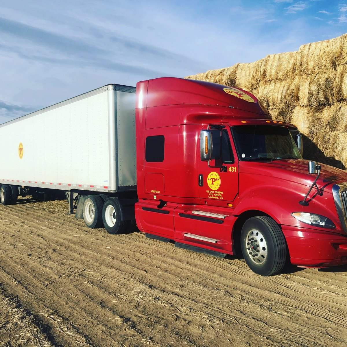 MisterPExpress's tweet photo. On the Road Again! We LOVE pictures of our ride! Photo Cred: David Youngs #WeMoveFreight #MisterPExpress https://t.co/2hiQpe9g4n