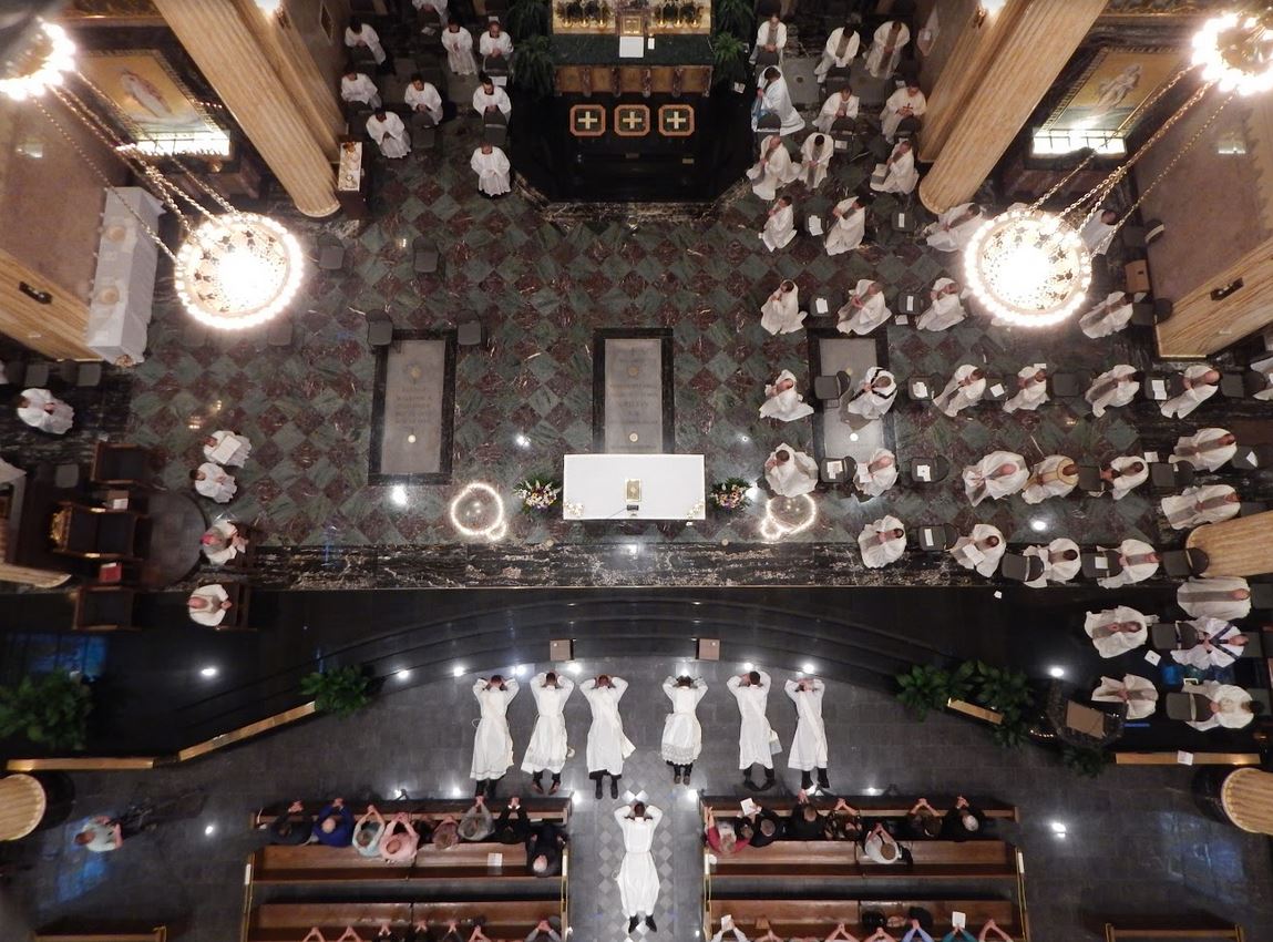 diospringfield's tweet photo. A view from Heaven: Our six new priests and one new deacon lay prostrate on the Cathedral floor as a sign of humility during the ordination Mass on Friday. What a joyous Mass! Pray for our priests and holy vocations! Photo by Nathalie Corbett. #Vocations #CalledAndSent https://t.co/BrjAloZTao