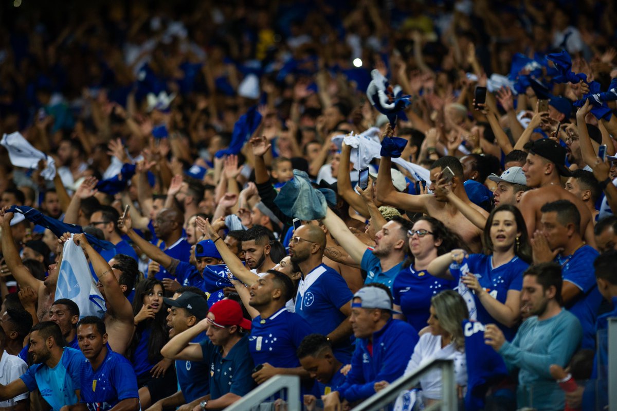 Cruzeiro's tweet photo. Fala, Nação Azul!

19h21! Hora de tuitaço!

Publique sua foto com a nossa camisa juntamente com a hashtag #UmNovoCruzeiro! 🔵⚪️🦊

Bora? 

📷: Bruno Haddad/Cruzeiro https://t.co/nXo8n9Z8MD