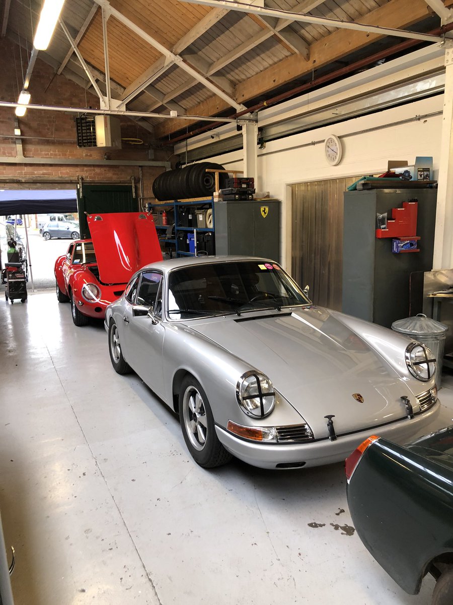 tony_jardine's tweet photo. Back @BicesterH Friday where there will be more activity in the build up to racing again. #ClassicPerformanceEngineering races in many categories. Also help @startermotoruk, apprentices flourish there. https://t.co/r0Gh3e14aa