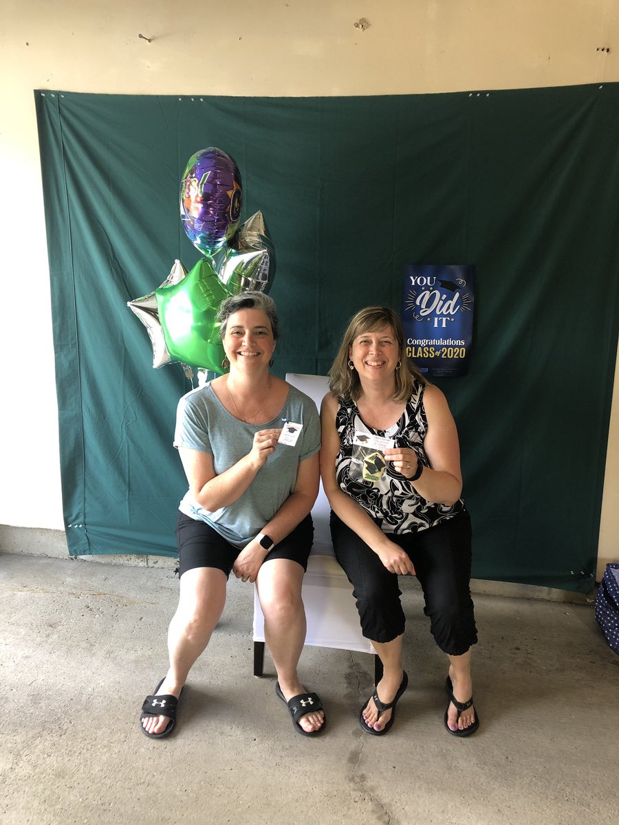Thank you to our amazing parent group for their help recognizing our Grade 8 graduates <a href="/WSherwoodFox/">WSherwoodFox</a>    Way to go Fox Flyers!  <a href="/TVDSB/">Thames Valley DSB</a>