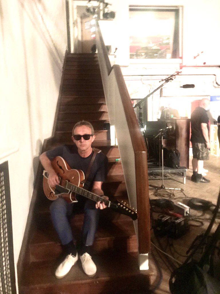 stevecradock's tweet photo. Couple of days promo recording @abbeyroad and a little session at Black Barn for @zoeball @bbcradio2 tracks from @paulwellerHQ new album “On Sunset” ❤️✌🏽🌈✊🏿

#zoeball #paulweller #stevecradock https://t.co/WUm6zULLOB